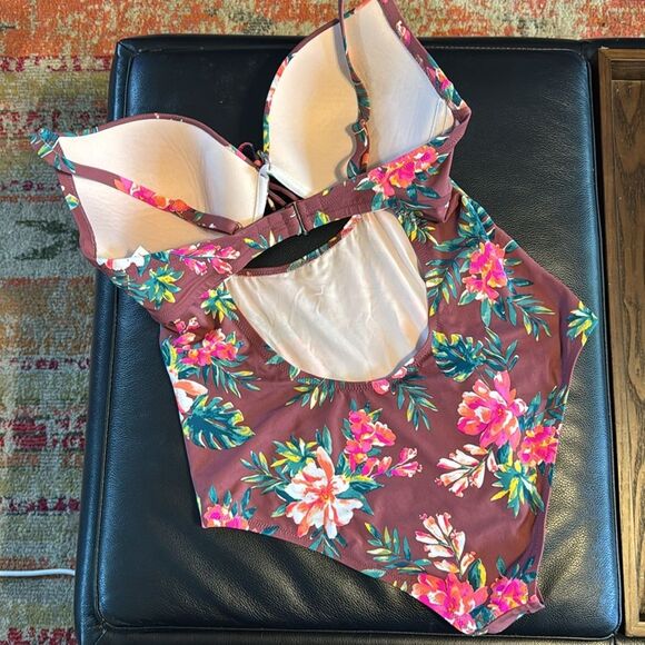 Shade & Shore Underwire Keyhole Tie Front Floral One-Piece Swimsuit 38DD - Picture 4 of 9